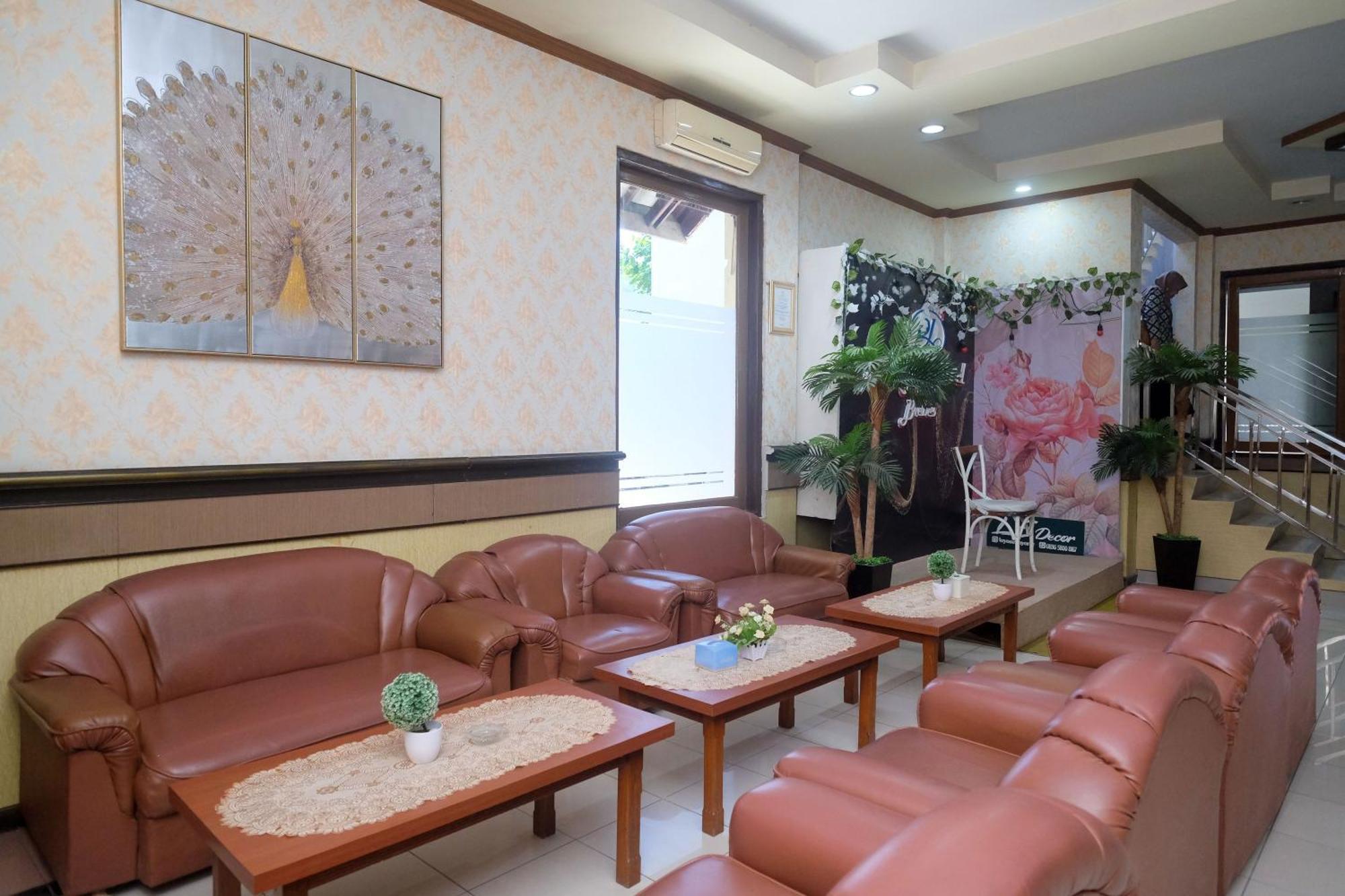 Urbanview Hotel Dedy Jaya Brebes Εξωτερικό φωτογραφία
