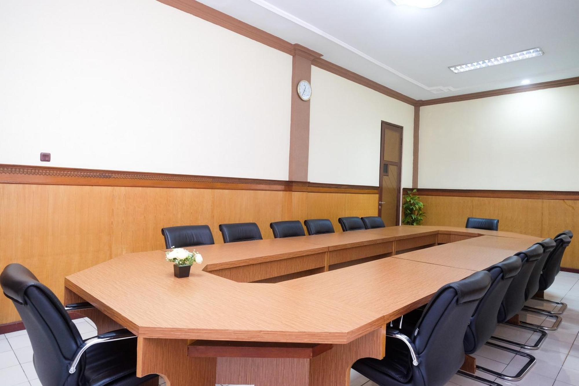 Urbanview Hotel Dedy Jaya Brebes Εξωτερικό φωτογραφία
