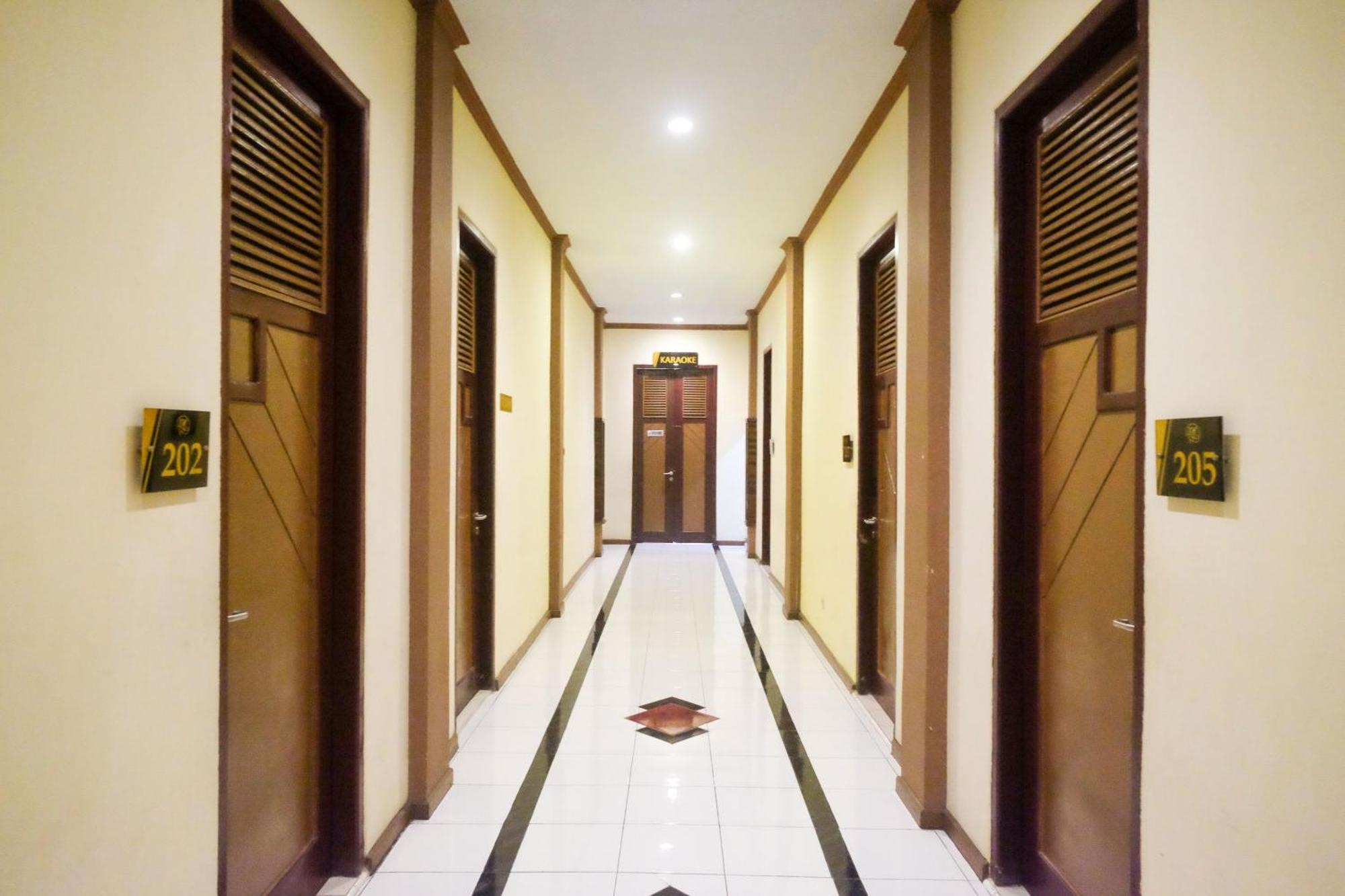 Urbanview Hotel Dedy Jaya Brebes Εξωτερικό φωτογραφία