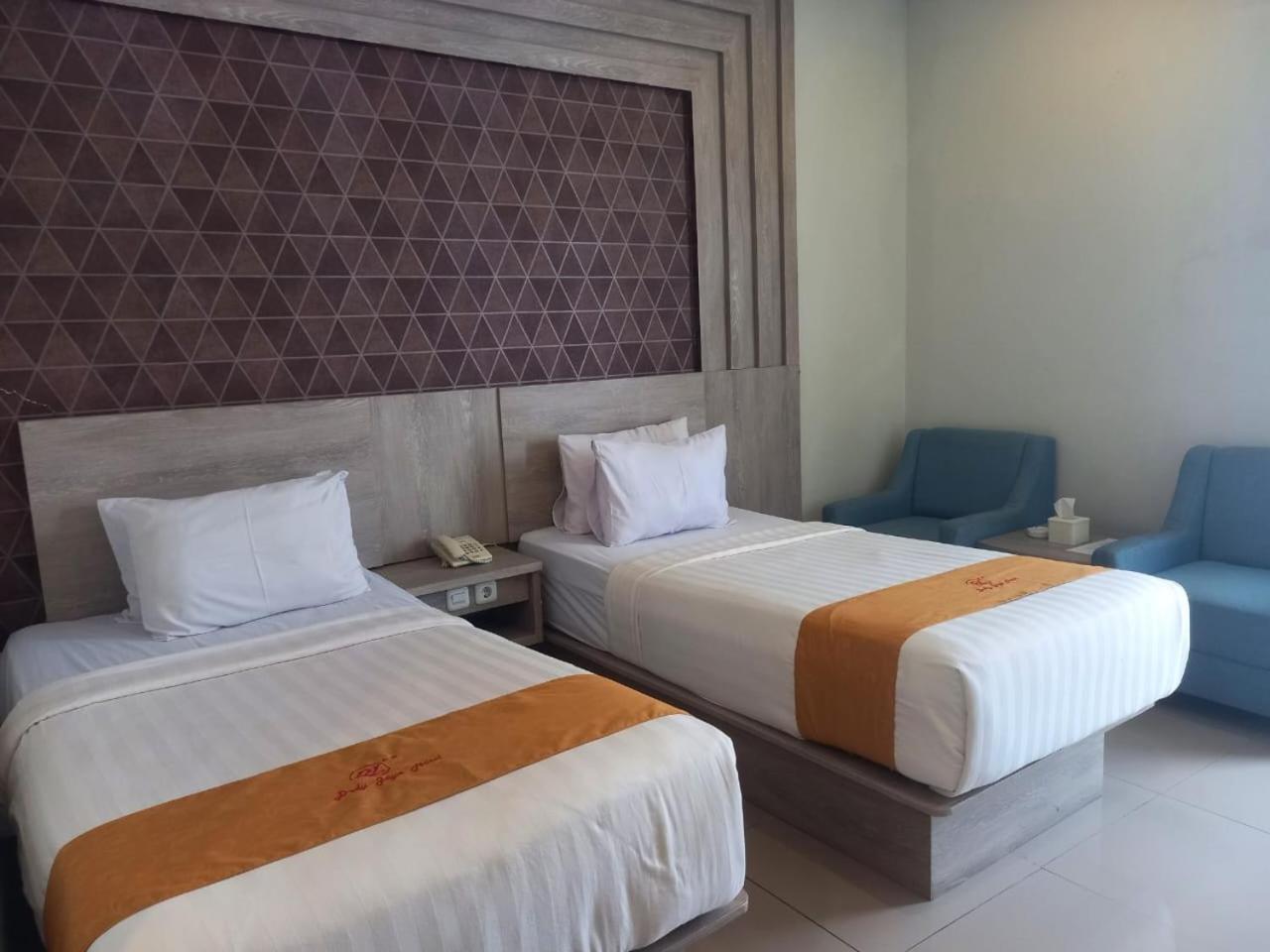 Urbanview Hotel Dedy Jaya Brebes Εξωτερικό φωτογραφία
