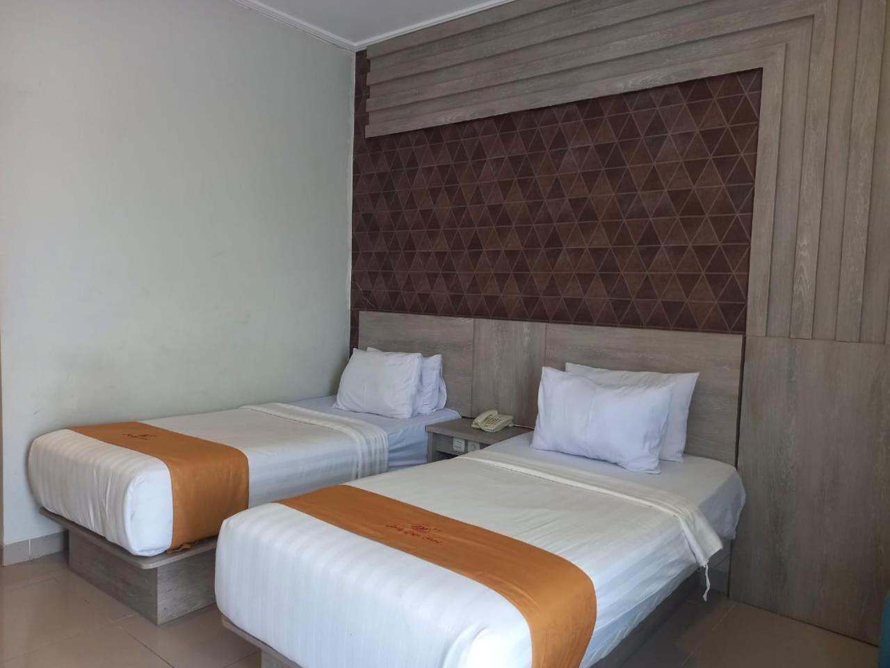Urbanview Hotel Dedy Jaya Brebes Εξωτερικό φωτογραφία