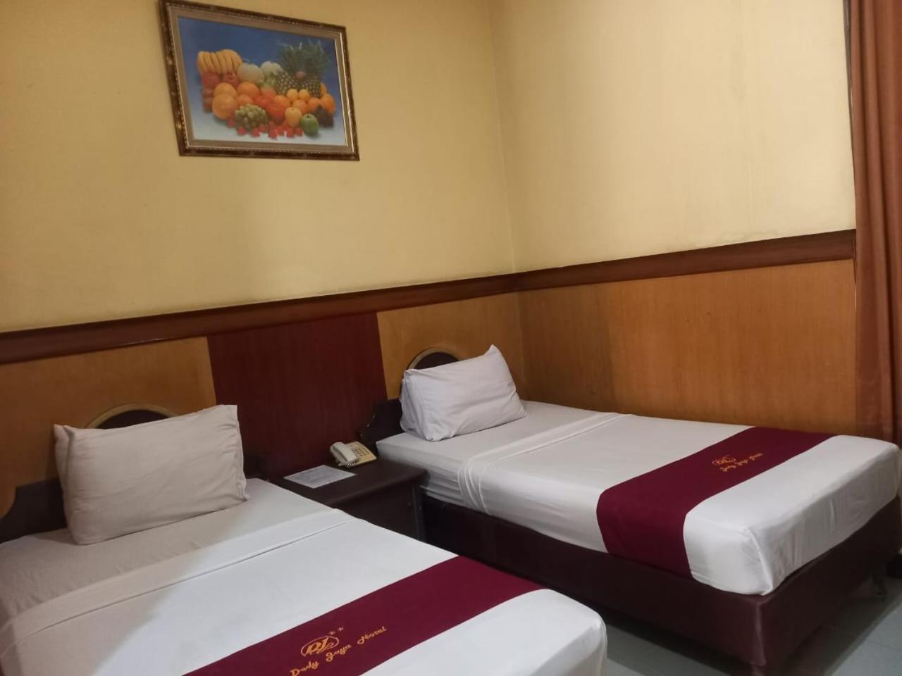 Urbanview Hotel Dedy Jaya Brebes Εξωτερικό φωτογραφία