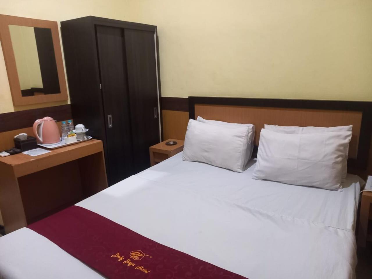 Urbanview Hotel Dedy Jaya Brebes Εξωτερικό φωτογραφία